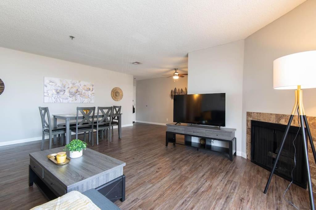 Hollywood 2bed W Rooftop Pool & Panoramic View Los Angeles